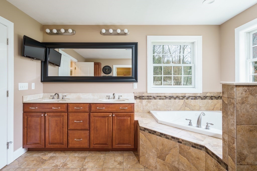 21 Valley Road Southampton, MA 01073 - Photo 27 of 42