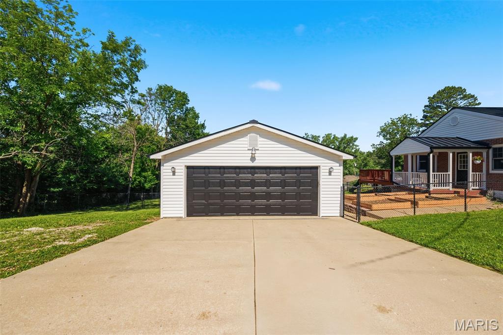 2655 Ridge Drive High Ridge, MO 63049 - Photo 37 of 39
