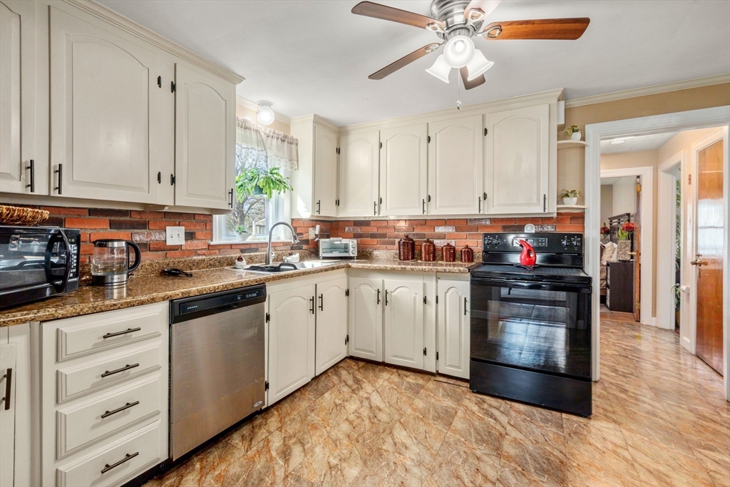 40 Manor Road Shrewsbury, MA 01545 - Photo 12 of 29
