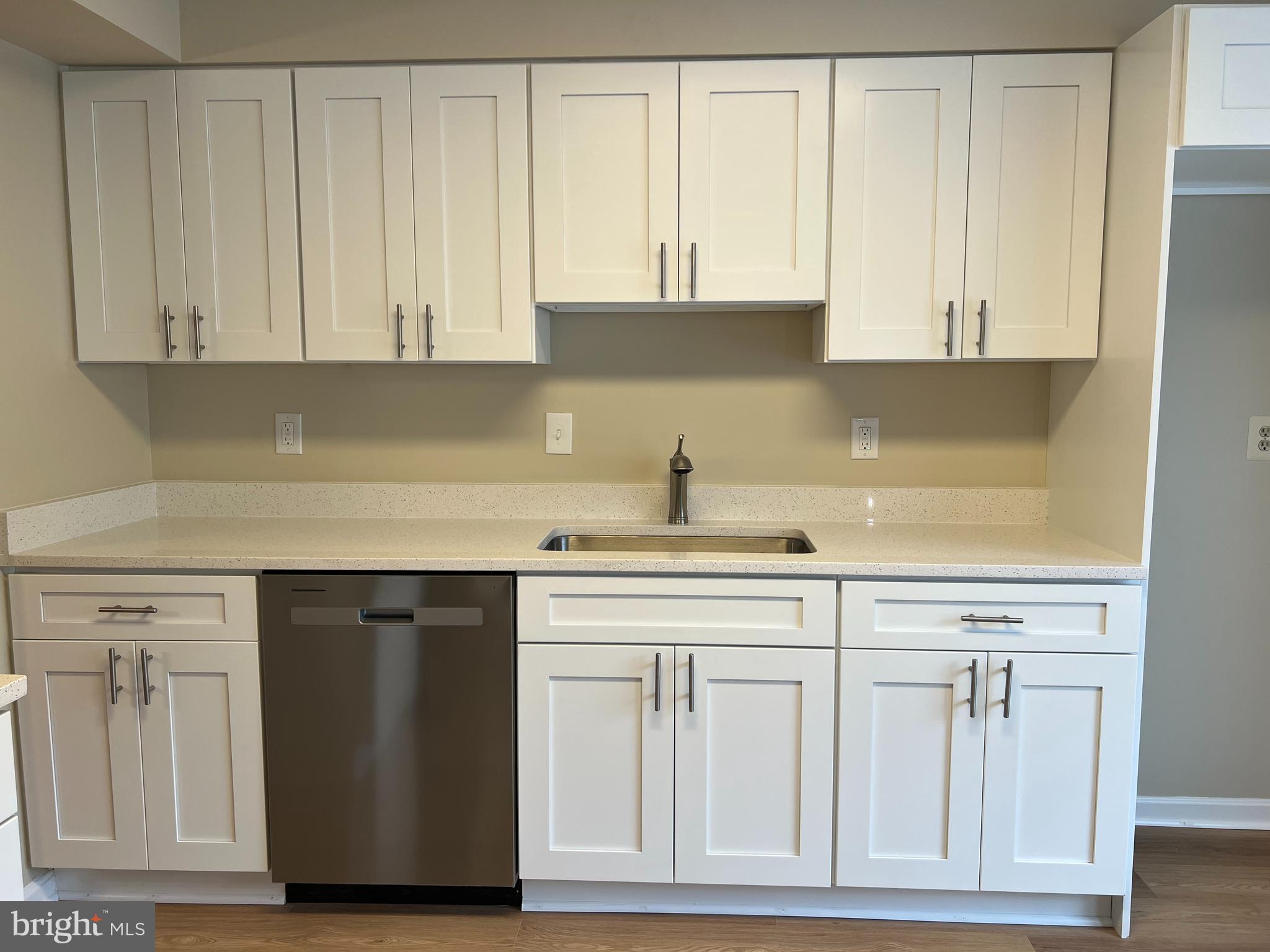 7804 Wintercress Lane Springfield, VA 22152 - Photo 10 of 64 Quartz countertops