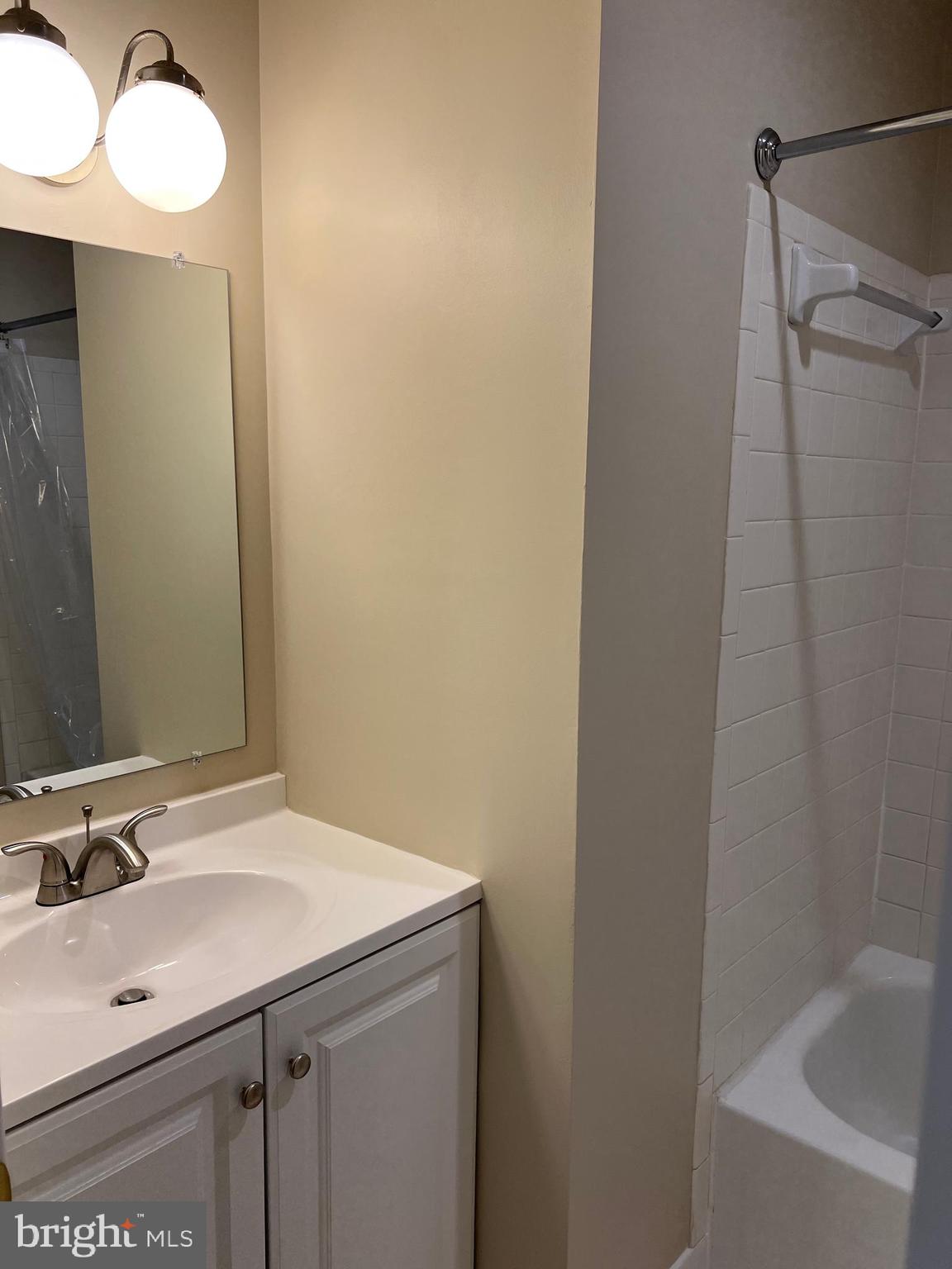 7804 Wintercress Lane Springfield, VA 22152 - Photo 32 of 64 Full bathroom with new vanity