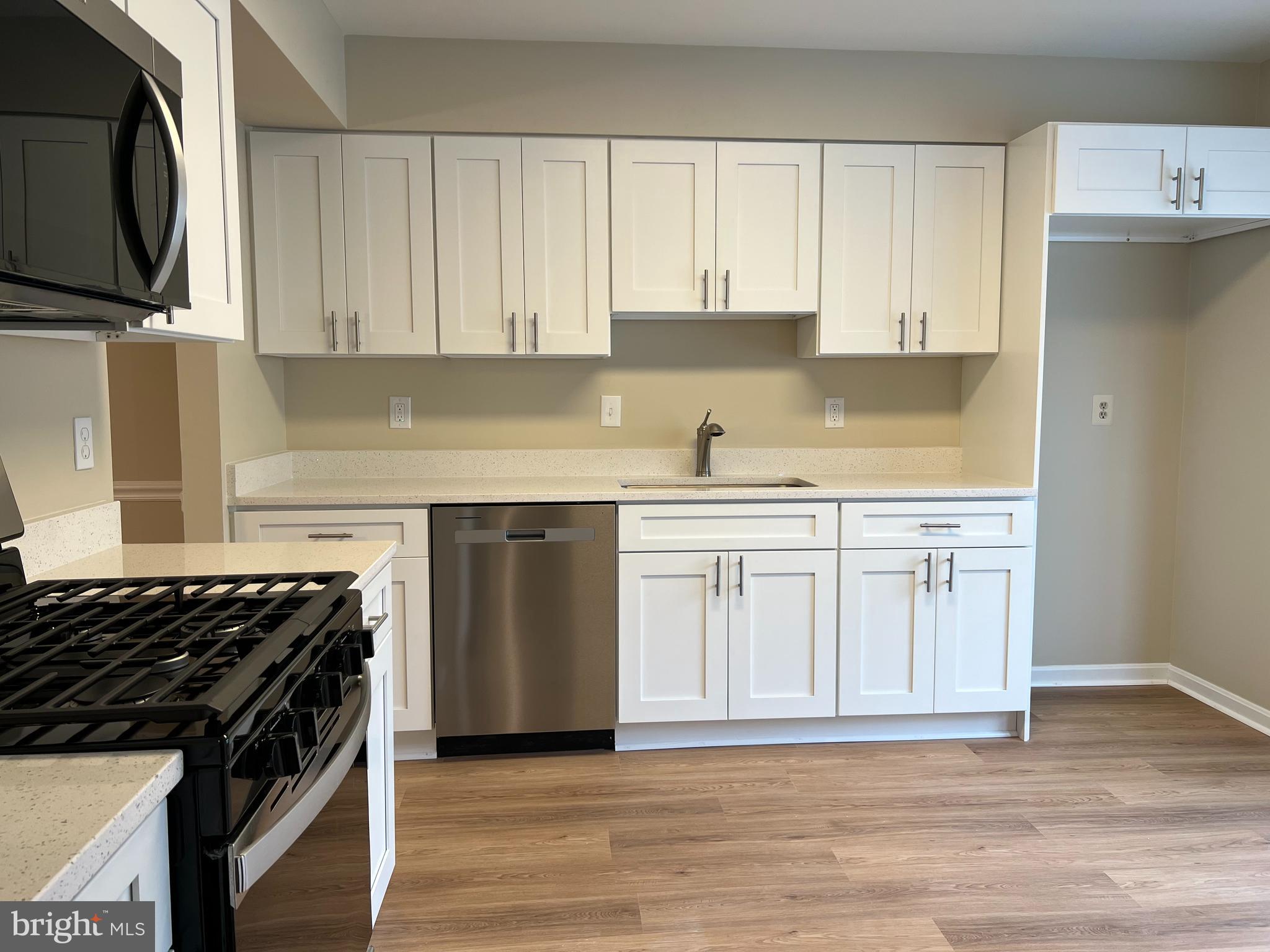 7804 Wintercress Lane Springfield, VA 22152 - Photo 5 of 64 Fully remodeled kitchen