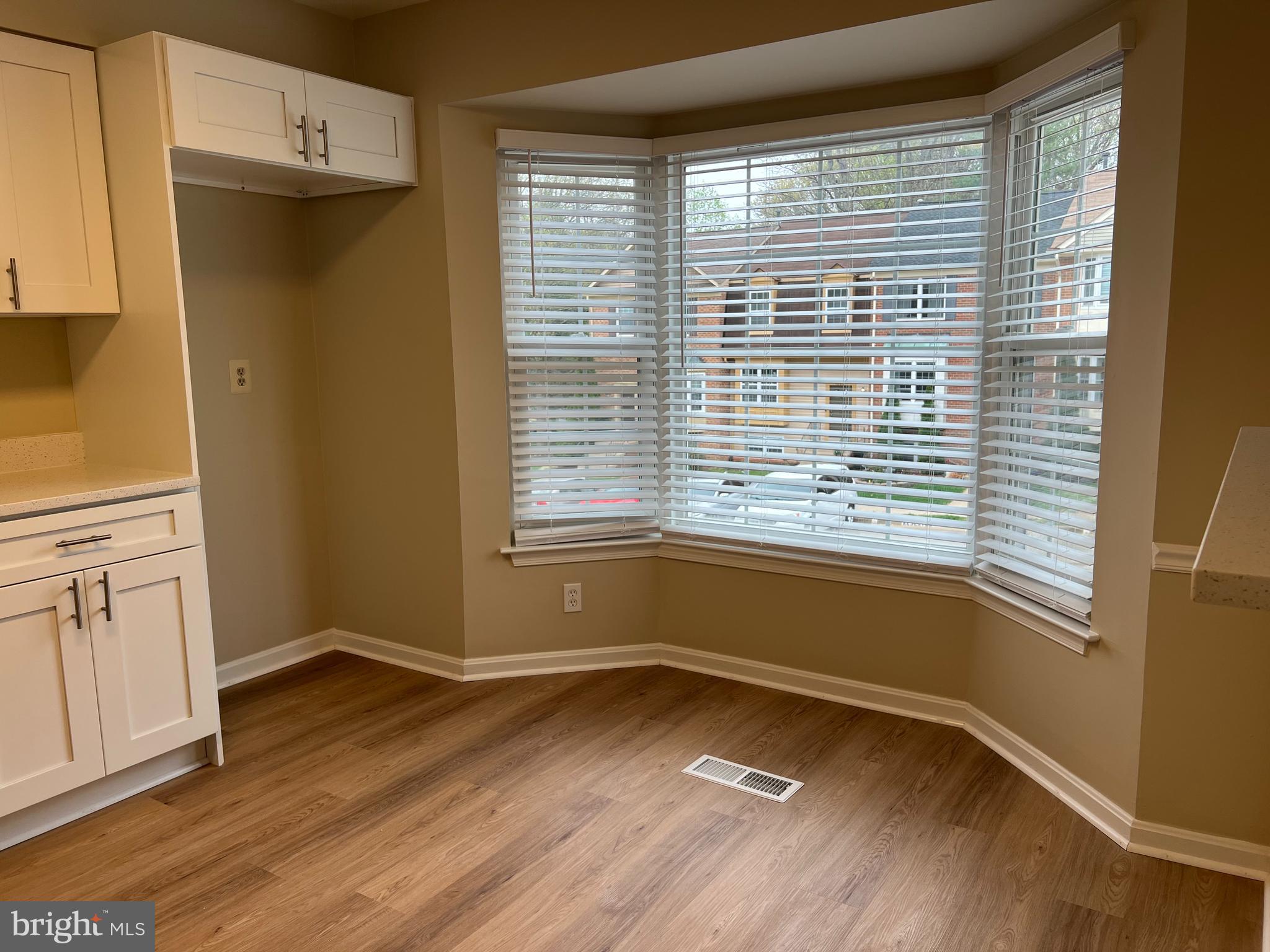 7804 Wintercress Lane Springfield, VA 22152 - Photo 6 of 64 Kitchen with bay window