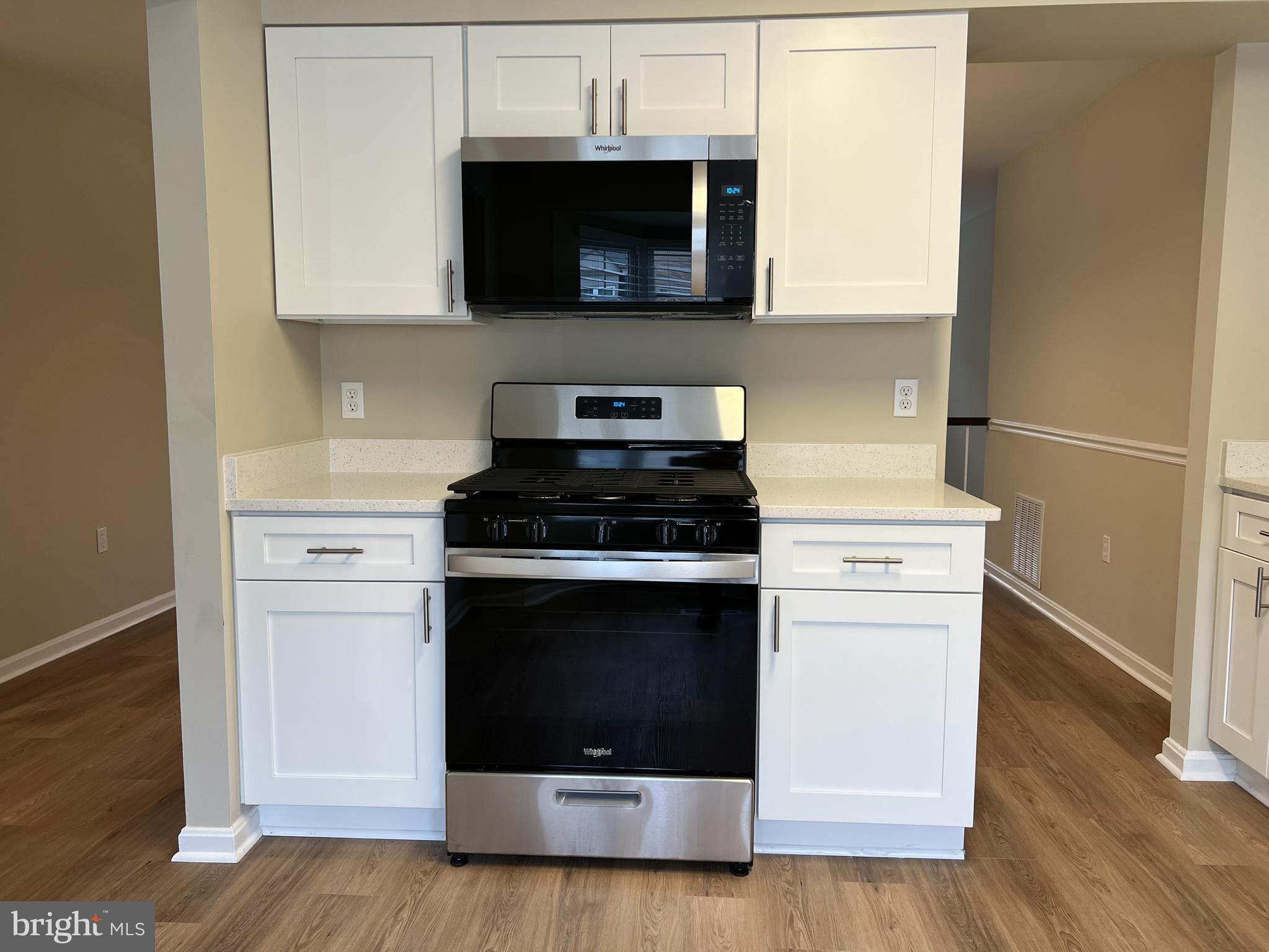 7804 Wintercress Lane Springfield, VA 22152 - Photo 8 of 64 New stainless steel appliances