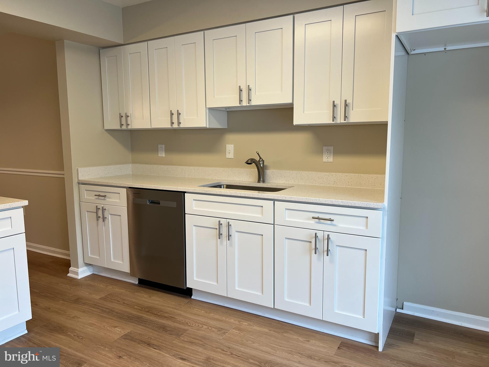 7804 Wintercress Lane Springfield, VA 22152 - Photo 9 of 64 Cabinets with soft close hinges