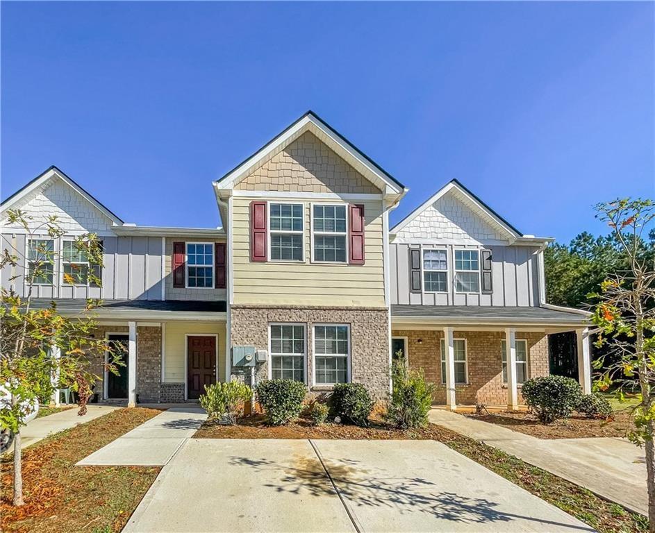 2565 Piering Drive Lithonia, GA 30038 - Photo 2 of 20 a front view of a house