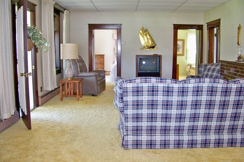 931 Country Club Road Warsaw, IN 46580 - Photo 4 of 27 Gallery Image 4