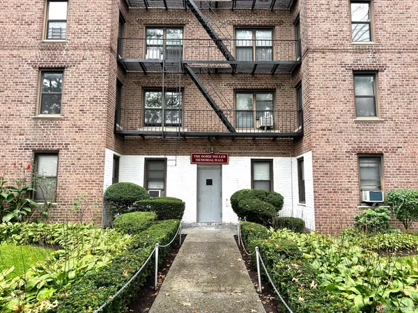 a view of entryway