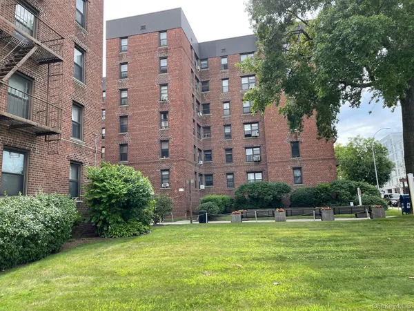 $283,000 | 112-30 Northern Boulevard, Unit 4G | North Corona