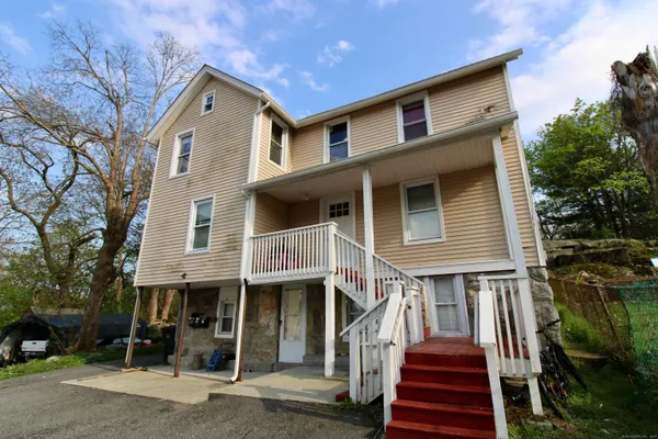 $1,700 | 38 Denison Avenue, Unit 2, New London, CT 06320
