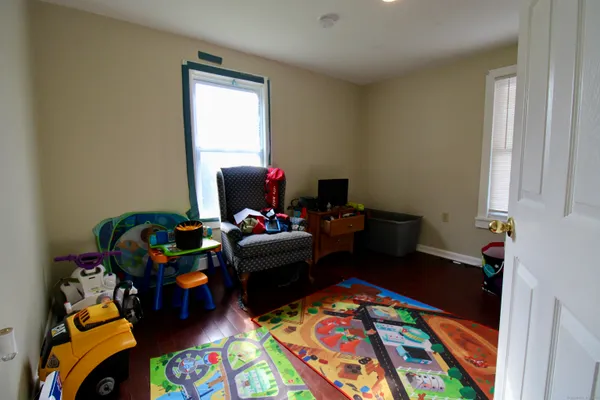 $1,700 | 38 Denison Avenue, Unit 2, New London, CT 06320