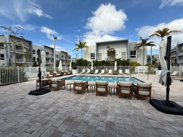 a group of people sitting in the middle of a building