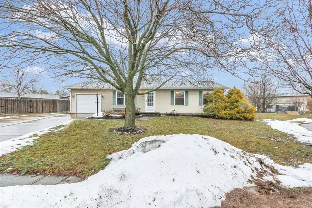 $215,000 | 502 Richard Court, Mahomet, IL 61853