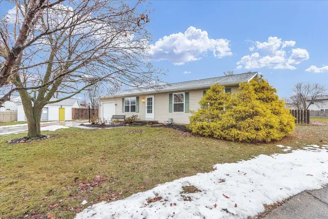 $215,000 | 502 Richard Court, Mahomet, IL 61853