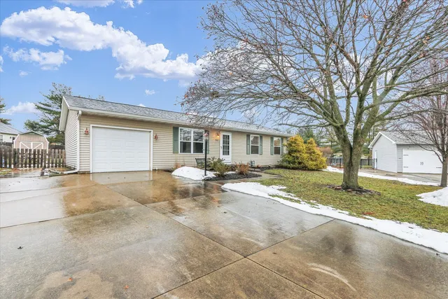 $215,000 | 502 Richard Court, Mahomet, IL 61853