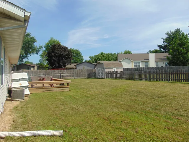 $215,000 | 502 Richard Court, Mahomet, IL 61853