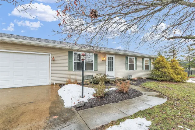 $215,000 | 502 Richard Court, Mahomet, IL 61853