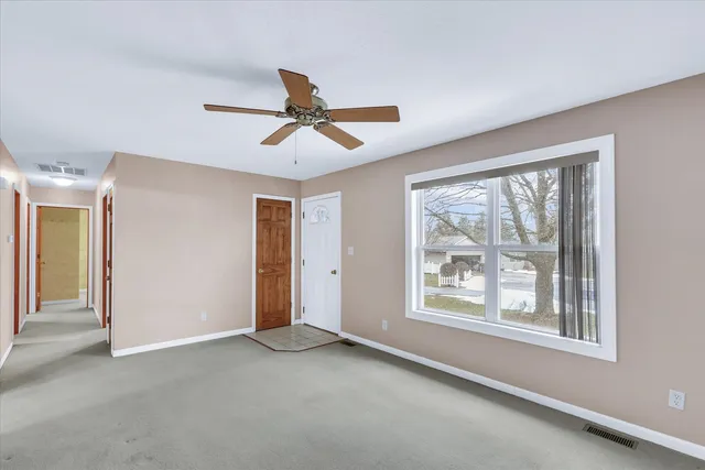 $215,000 | 502 Richard Court, Mahomet, IL 61853