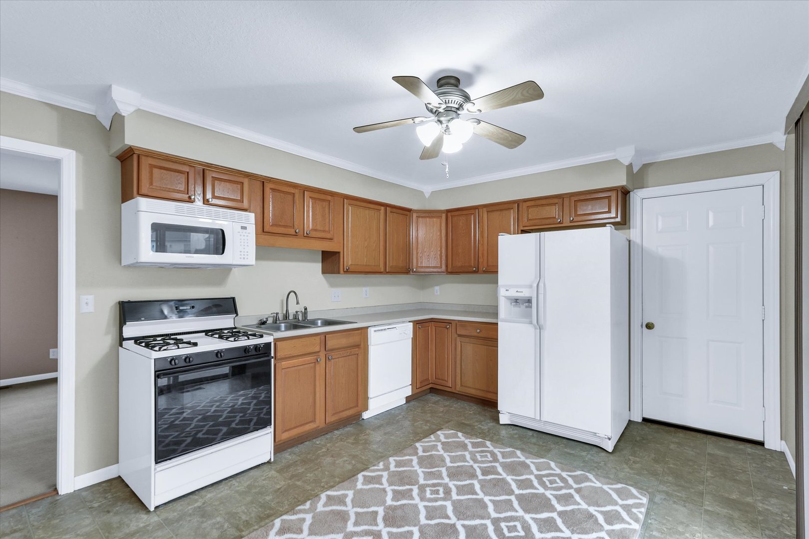 502 Richard Court Mahomet, IL 61853 - Photo 10 of 31 a kitchen with stainless steel appliances granite countertop a stove a sink and a refrigerator