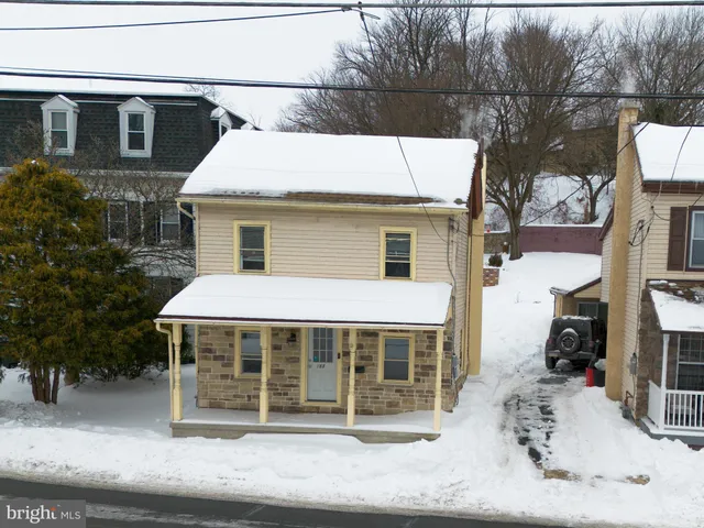 $150,000 | 153 East Wyomissing Avenue, Mohnton, PA 19540