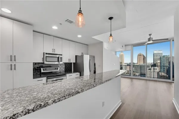 $2,000 | 860 Peachtree Street Northeast, Unit SPIRE 2311, Atlanta, GA 30308