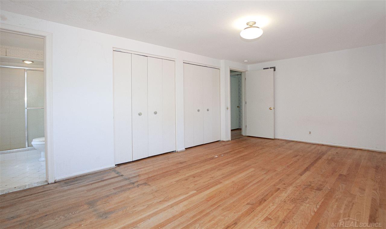 921 Cook Grosse Pointe, MI 48236 - Photo 22 of 26 50016843-22.JPG