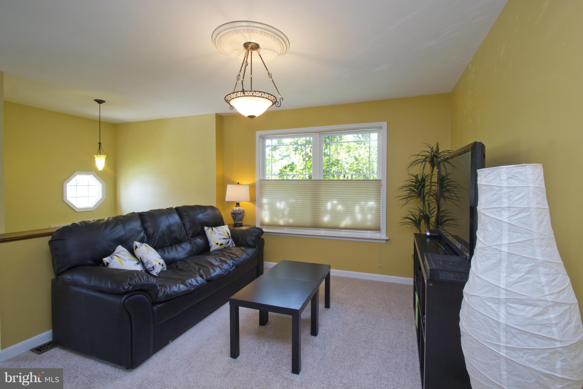 226 Arundel Road Pasadena, MD 21122 - Photo 8 of 30 Living Room