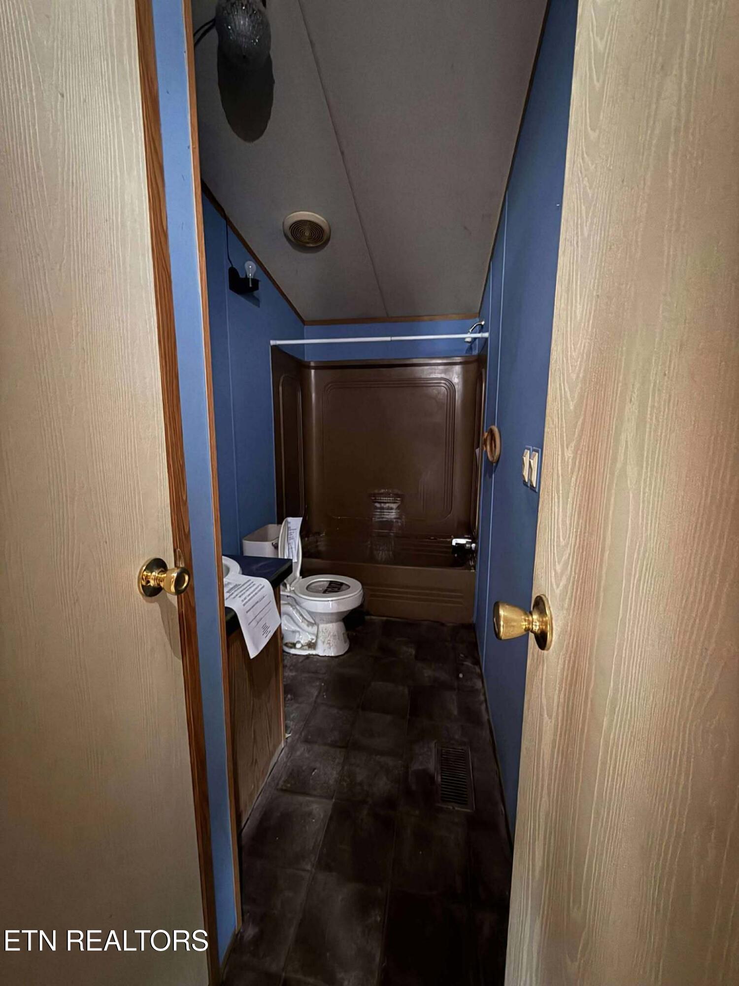 13 Duncan Lane Middlesboro, KY 40965 - Photo 15 of 26 bath213