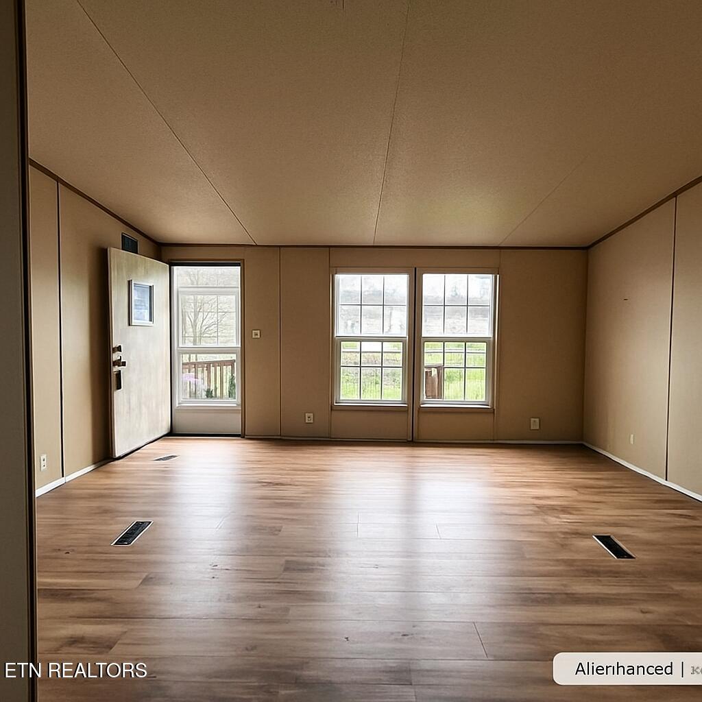 13 Duncan Lane Middlesboro, KY 40965 - Photo 5 of 26 livingroom