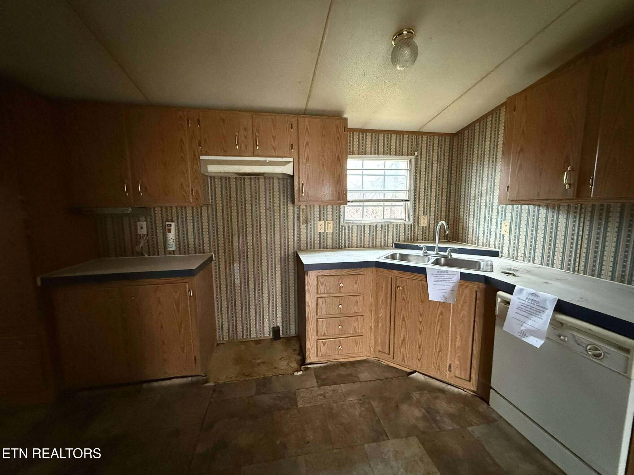 13 Duncan Lane Middlesboro, KY 40965 - Photo 7 of 26 kitche13