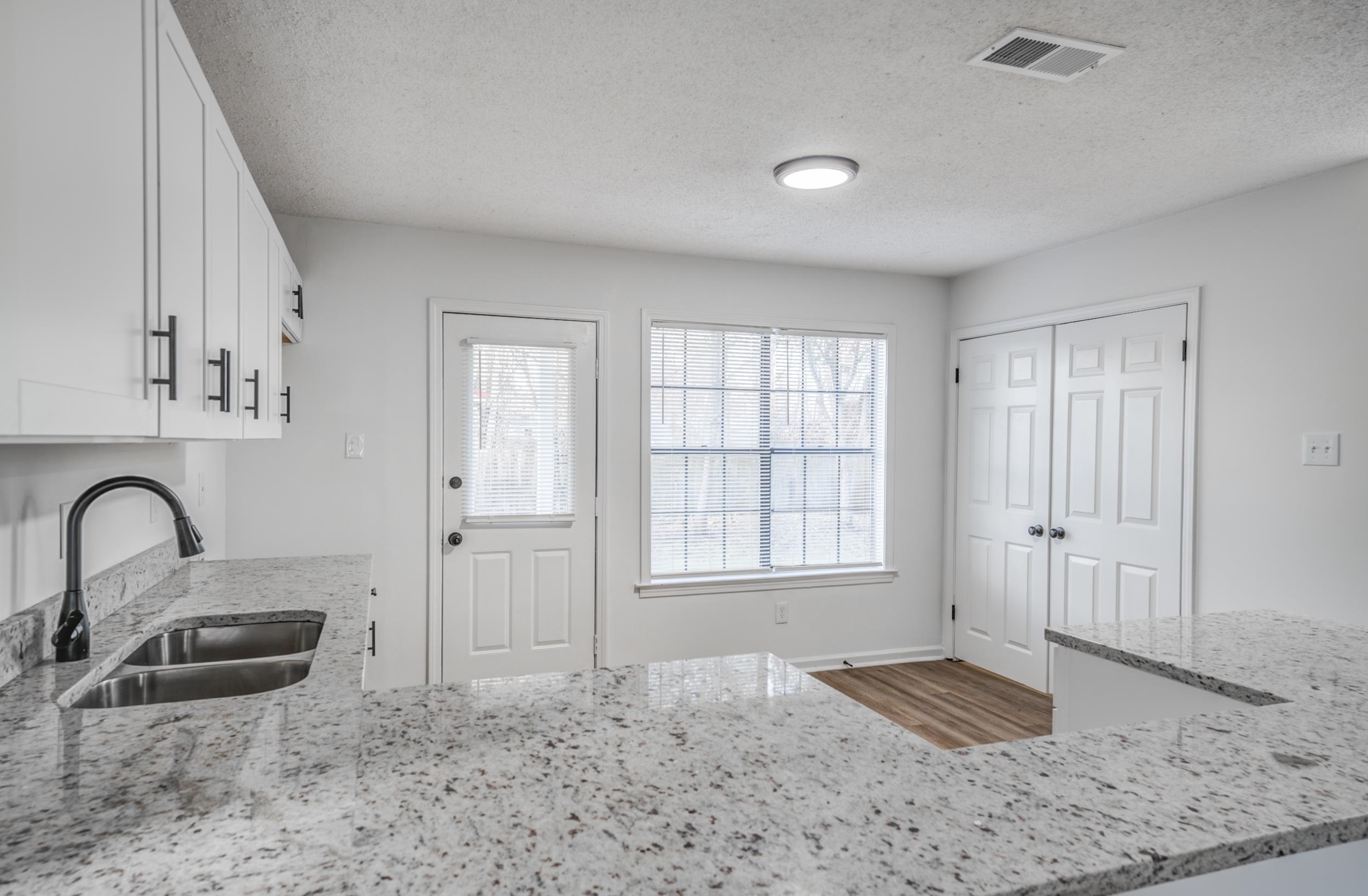 7136 Country Side Road Memphis, TN 38133 - Photo 8 of 27 Gallery Image 8