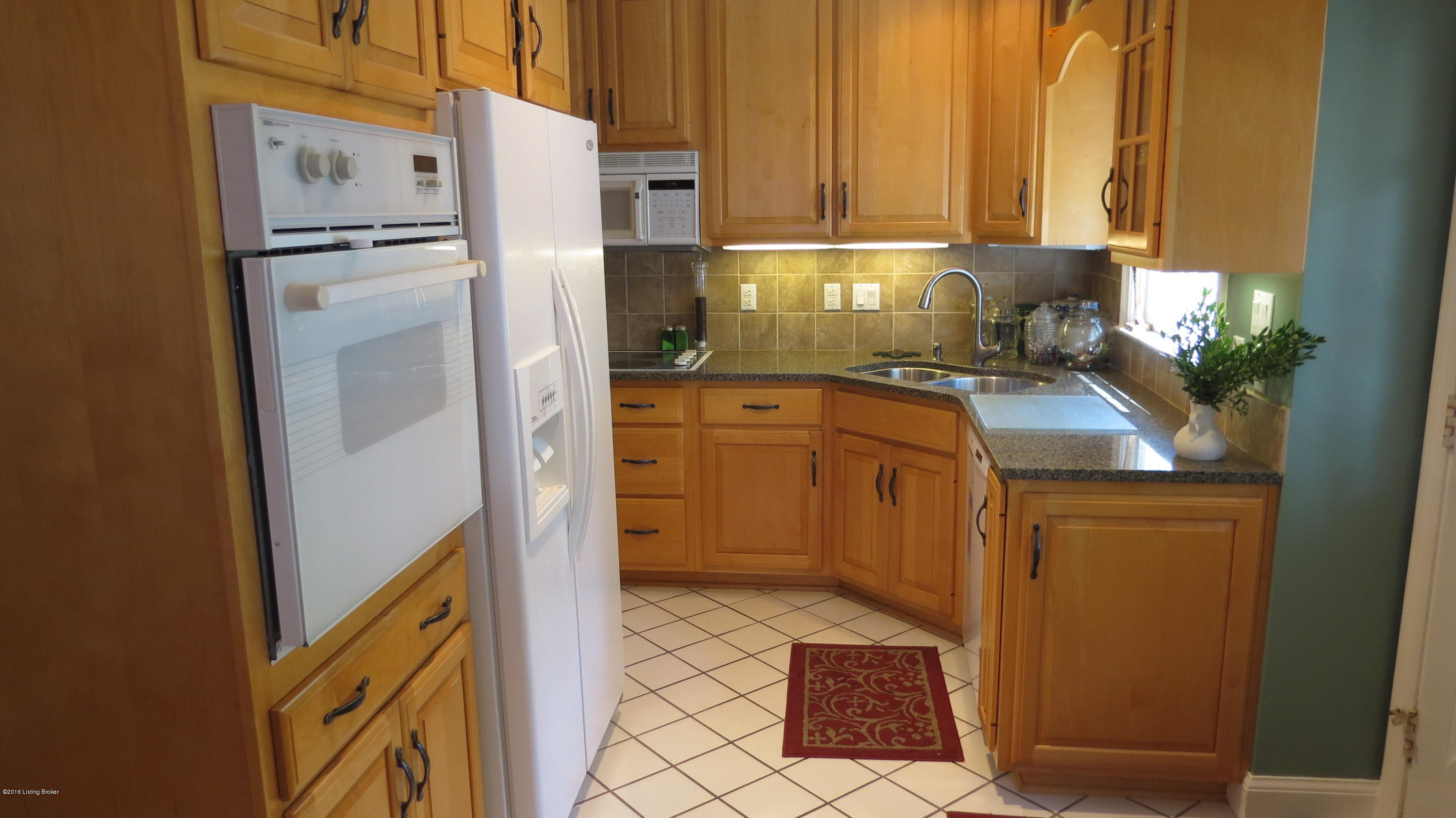 4619 Beaver Road Louisville, KY 40207 - Photo 8 of 40 IMG_1128