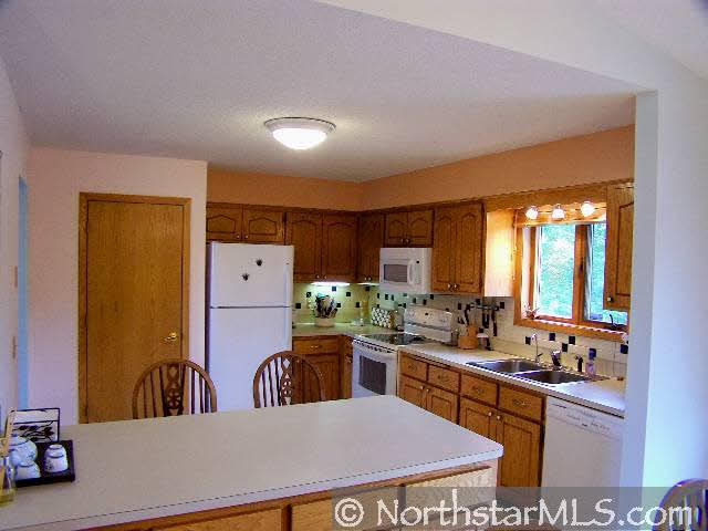 9389 Jonathan Road Woodbury, MN 55125 - Photo 5 of 10 Gallery Image 5