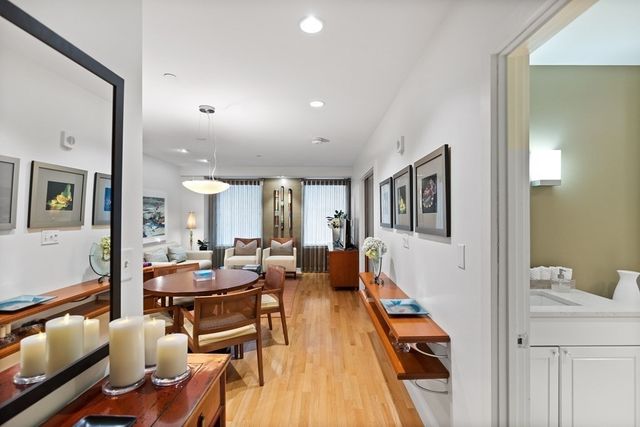 $618,000 | 80 Broad Street, Unit 405, Boston, MA 02110