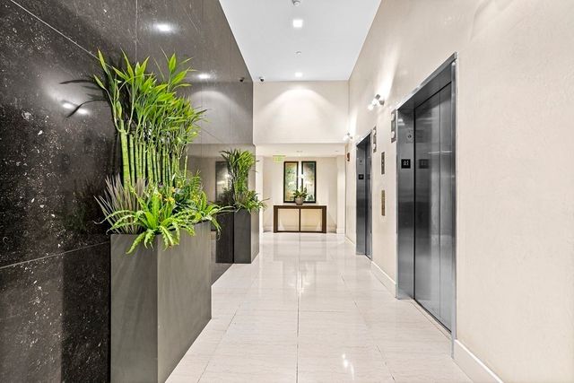 $618,000 | 80 Broad Street, Unit 405, Boston, MA 02110