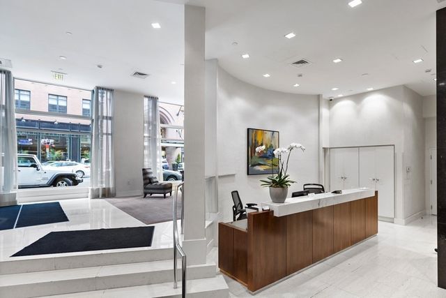 $618,000 | 80 Broad Street, Unit 405, Boston, MA 02110