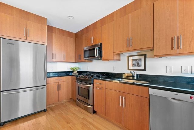 $618,000 | 80 Broad Street, Unit 405, Boston, MA 02110