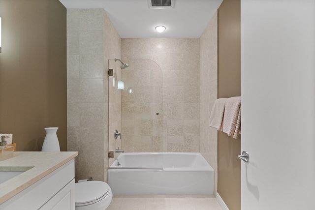 $618,000 | 80 Broad Street, Unit 405, Boston, MA 02110