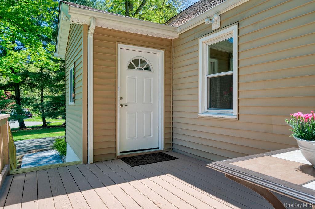 6 Winterberry Road Fishkill, NY 12524 - Photo 3 of 43 Entrance from a front deck