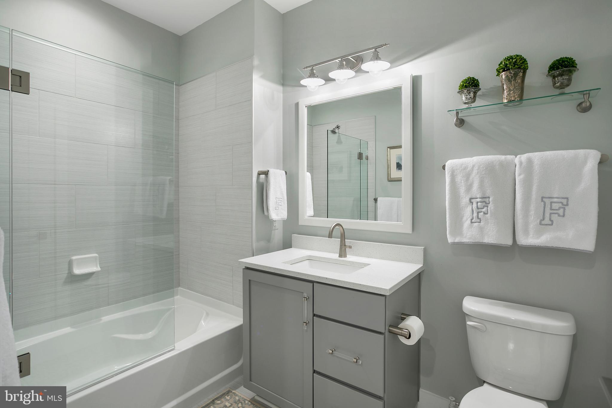 8127 River Road Bethesda, MD 20817 - Photo 25 of 44 guest bath