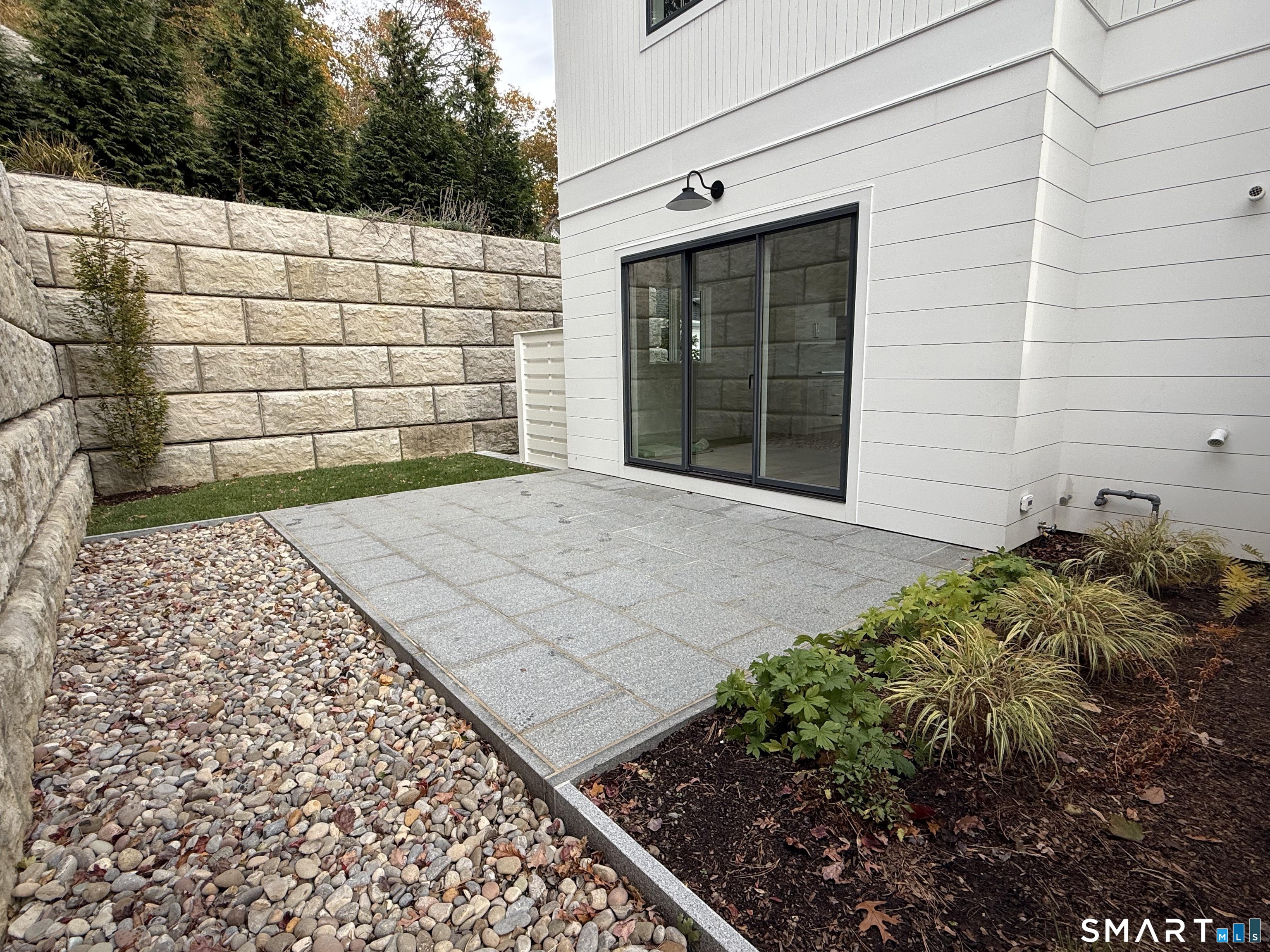 783 Post Road East, Unit 204 Westport, CT 06880 - Photo 13 of 40 Terrace with lawn area