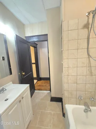 $1,550 | 355 Myrtle Avenue, Unit A, Albany, NY 12208