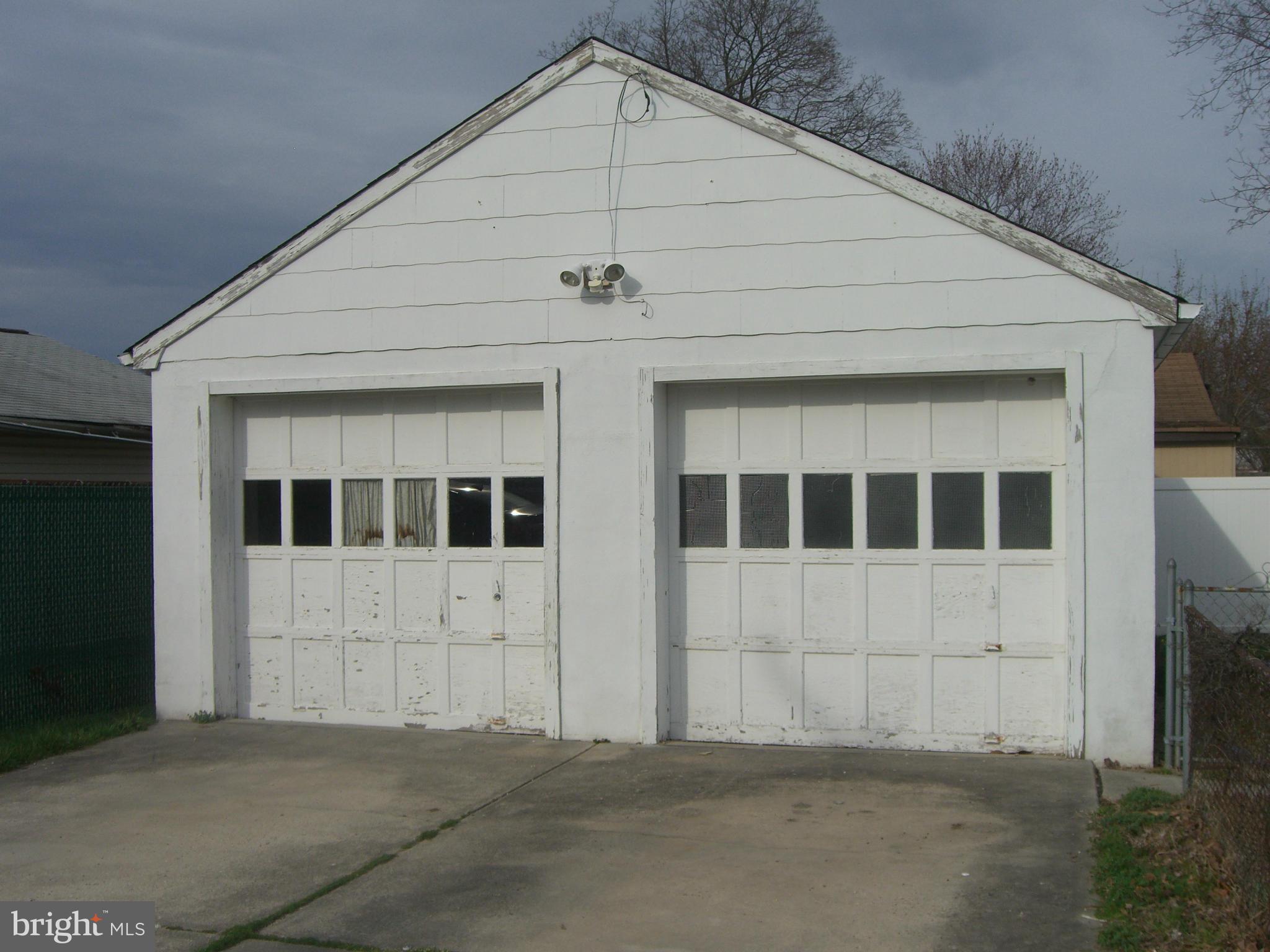 2-Car Garge