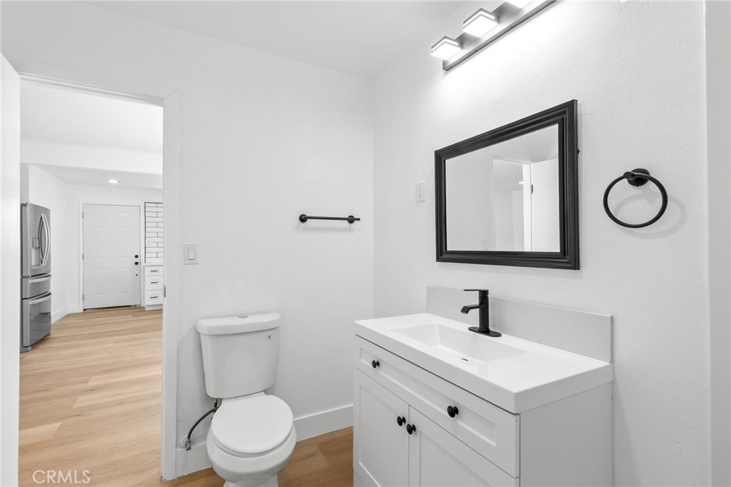 1574 Riverside Drive Barstow, CA 92311 - Photo 22 of 32 Bathroom
