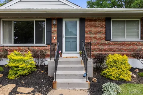 $300,000 | 9509 Arban Drive, Crestwood, MO 63126