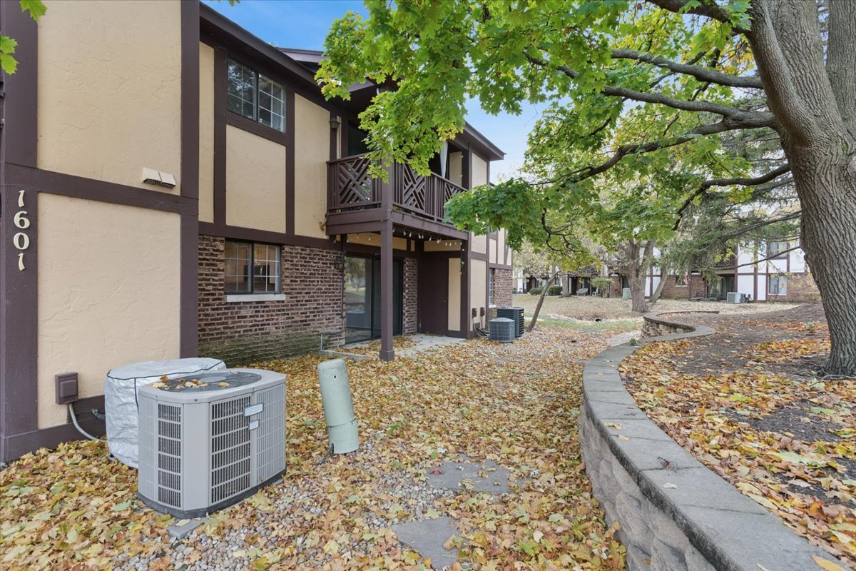 1601 Thames Court, Unit A Wheaton, IL 60189 - Photo 19 of 21 a view of a yard and front view of a house