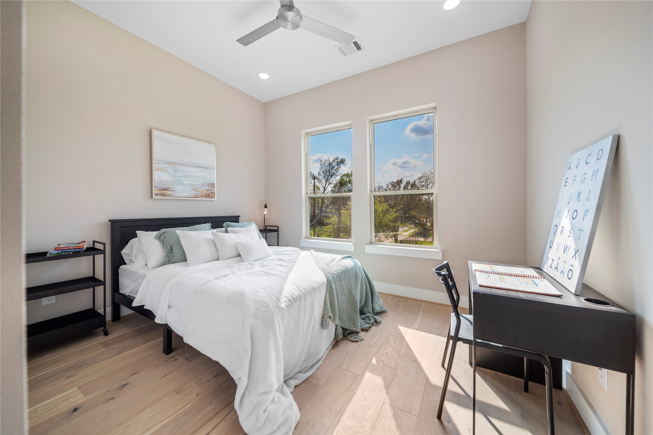 303 Queen Sude Lane Houston, TX 77091 - Photo 3 of 27