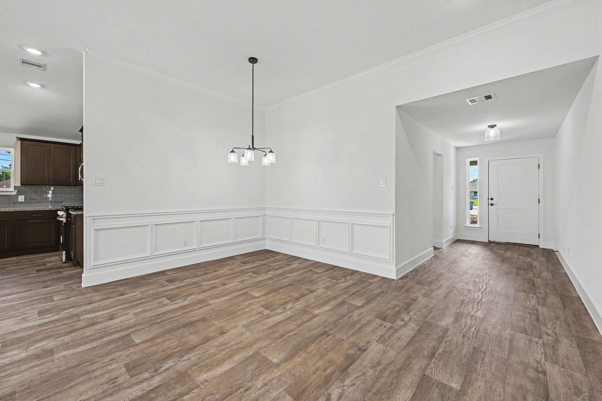 8 Gemstone Court Angleton, TX 77515 - Photo 5 of 27