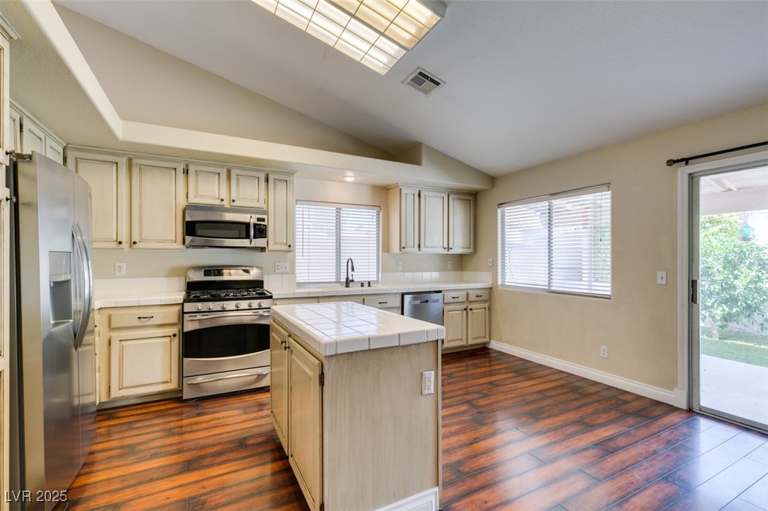 1824 Dawn Ridge Avenue Henderson, NV 89074 - Photo 11 of 25 Gallery Image 11