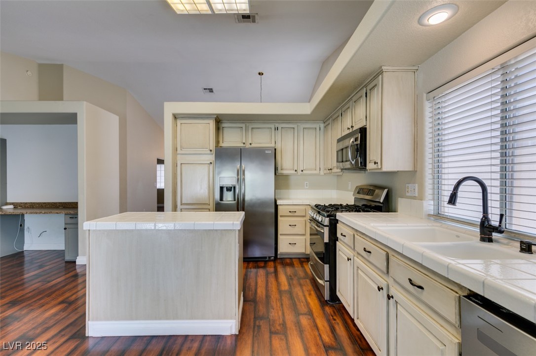 1824 Dawn Ridge Avenue Henderson, NV 89074 - Photo 12 of 25 Gallery Image 12